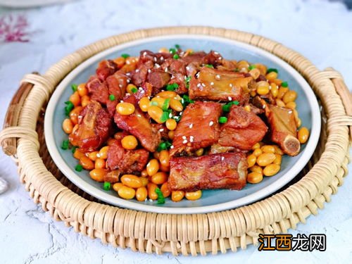 黄豆煲什么汤好喝 黄豆炖鸡肉的做法