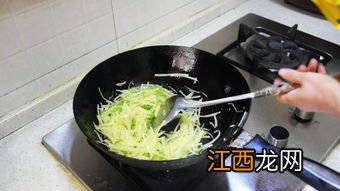 如何防止炒肉粘锅 炒肉前怎么腌肉