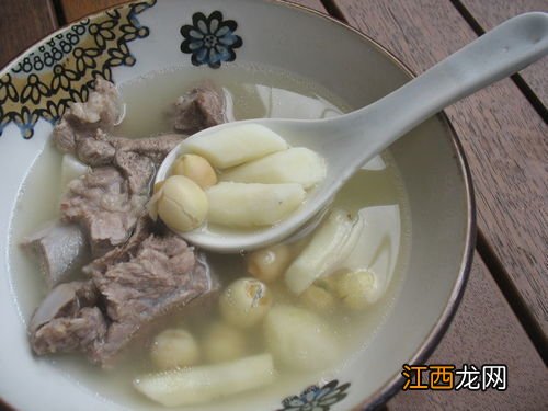 白术煲猪骨的功效 莲子红枣排骨汤的功效