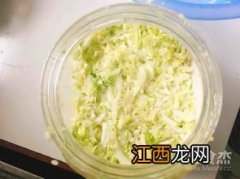 东北酸菜咋腌制的 如何自制东北酸菜