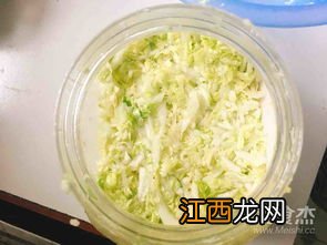 东北酸菜咋腌制的 如何自制东北酸菜