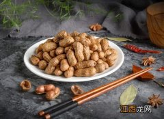 在锅里炒花生怎么炒 油炸花生米用大火还是小火