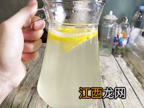 柠檬蜂蜜泡水喝的功效 蜂蜜柠檬水的禁忌