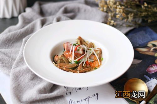 为啥吃螃蟹不能喝啤酒 吃螃蟹和什么食物相克