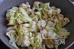 炒菜花椒大料什么时候放 炒菜花椒大料什么时候放