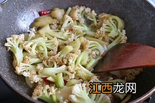 炒菜花椒大料什么时候放 炒菜花椒大料什么时候放