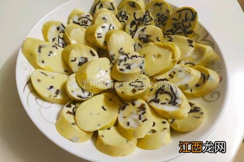 肠粉上面淋的油是什么油做的 猪粉肠里面的粉是什么东西做的