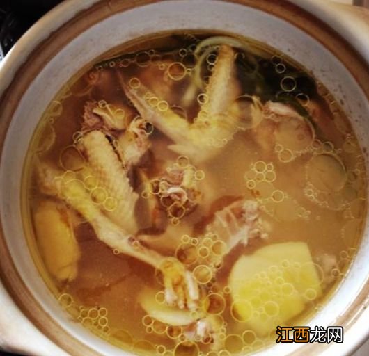 鸽子跟什么一起炖最好 补气血 鸽子和什么在一起炖有营养价值