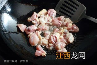 外面的皮是黑色里面白色的水果 皮是黑色肉是白色的水果叫什么