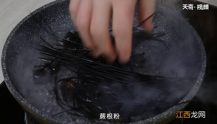 凉拌蕨根粉的家常做法 凉拌蕨根粉的家常做法大全