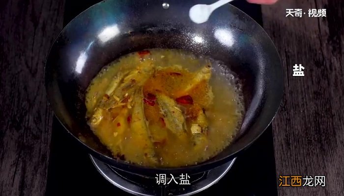 炖小鱼贴饼子的家常做法 炖小鱼贴饼子怎么做