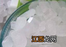 冰糖冲开水喝有什么用 冰糖冲开水有什么功效