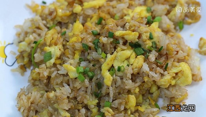 蒜香鸡蛋炒米饭制作 米饭炒鸡蛋做法