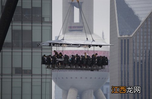 上海惊现“空中餐厅” 花8888元悬空50米吃西餐饮食快报