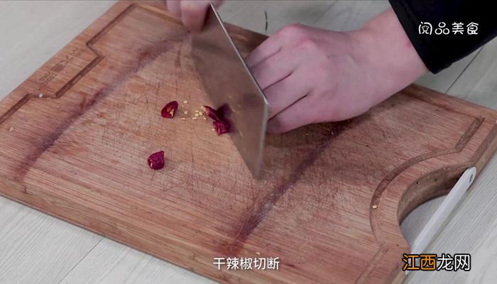 藕丁炒鸡肉的家常做法 藕丁炒鸡肉