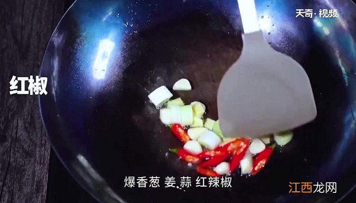 小鱼焖豆腐怎么做好吃 小鱼焖豆腐怎么做