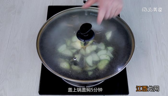 西红柿尖椒炒茄子的做法 西红柿尖椒炒茄子的做法窍门