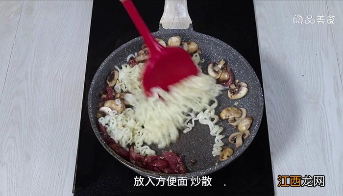 香肠炒蘑菇怎么做 蘑菇香肠炒面