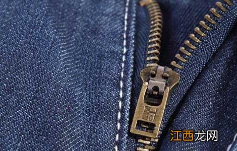 牛仔裤怎么洗不掉色 新买牛仔裤怎样防掉色