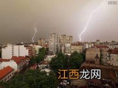 雷雨天气能开空调吗