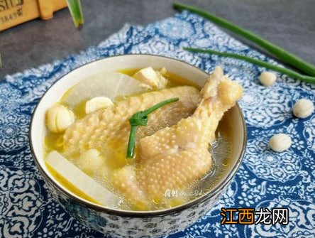 ?秋季用什么炖鸡汤最好