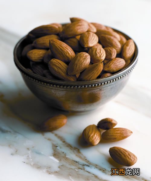 美国大杏仁是扁桃仁 还叫巴达木？饮食快报