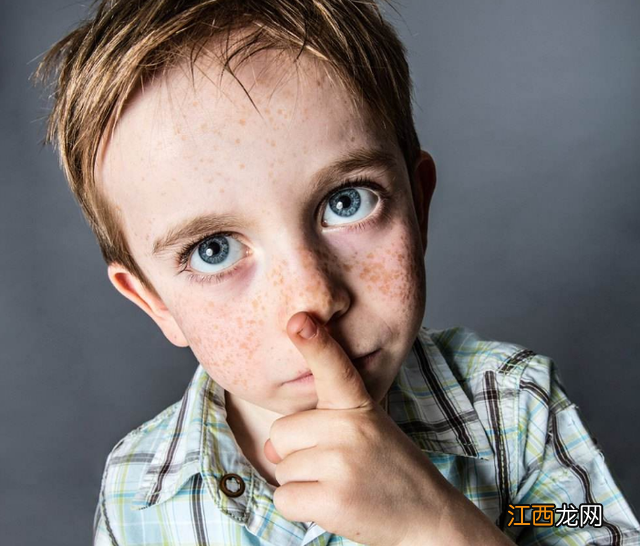 宝宝白眼珠发蓝图片 宝宝眼白发蓝图片