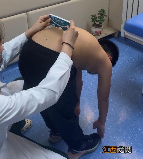 儿童脊柱侧弯的危害和症状 儿童脊柱侧弯