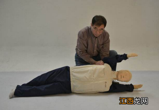 心肺复苏操作方法及流程 心肺复苏操作步骤