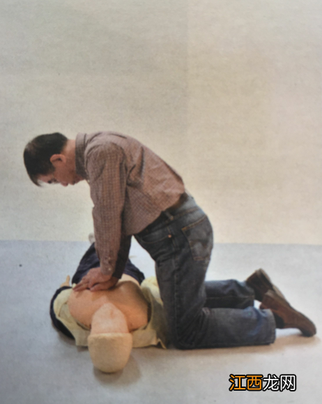 心肺复苏操作方法及流程 心肺复苏操作步骤