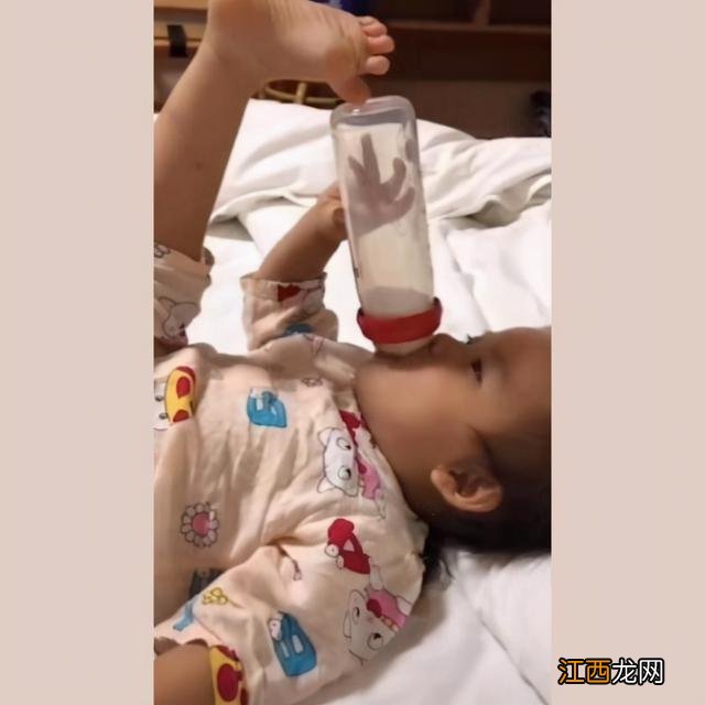 宝宝吃奶视频素材 宝宝吃奶视频