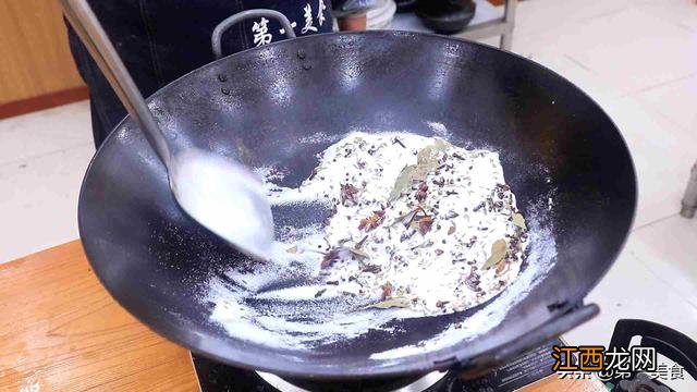 盐焗花生的做法视频 盐焗花生