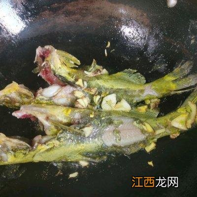 黄鸭叫炖豆腐加冷水还是热水 黄鸭叫炖豆腐