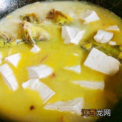 黄鸭叫炖豆腐加冷水还是热水 黄鸭叫炖豆腐