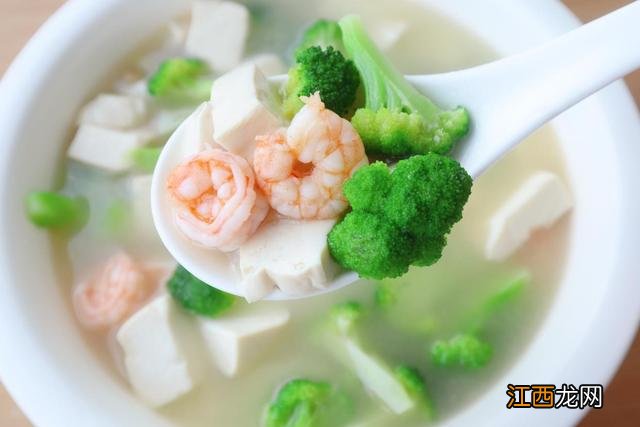 腋下长了个小肉疙瘩怎么回事 腋下长了个小肉疙瘩