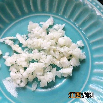 油爆大虾怎么做 葱爆虾的做法