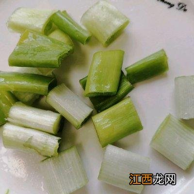 油爆大虾怎么做 葱爆虾的做法