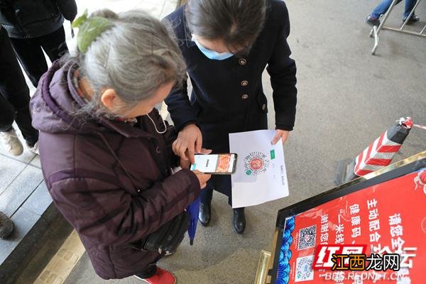 一口吃掉个牛尾巴打一字 一口吃掉牛尾巴打一字