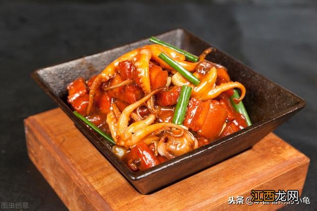 蓝环章鱼吃什么食物 章鱼吃什么食物