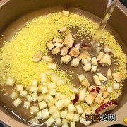 7个月宝宝辅食食谱一天安排表能吃米饼吗 7个月宝宝辅食食谱一天安排表