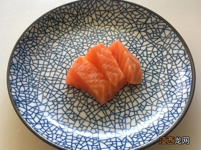 虹鳟鱼和三文鱼的区别哪个贵 虹鳟鱼和三文鱼的区别