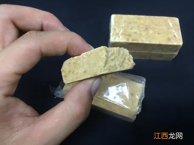 压缩饼干热量100克多少千卡 压缩饼干热量