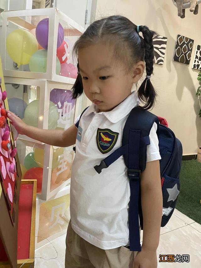 我去幼儿园,爸爸妈妈去上班的歌名叫什么? 我去幼儿园