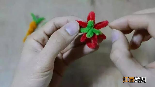 扭扭棒做手工恐龙 扭扭棒做手工