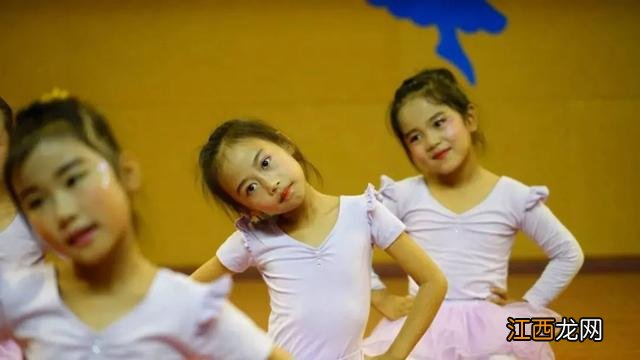 一般学游泳多少钱 学游泳多少钱