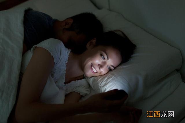 青少年开灯睡觉对身体的危害有哪些 开灯睡觉对身体的危害有哪些