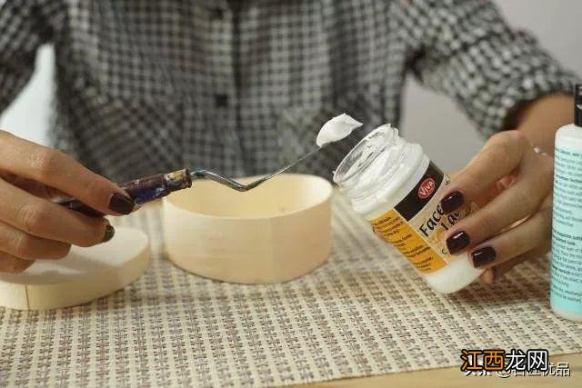 长方形餐巾纸折玫瑰花 餐巾纸折玫瑰花