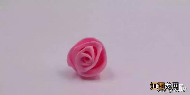 用粘土做玫瑰花简单的方法视频 用粘土做玫瑰花