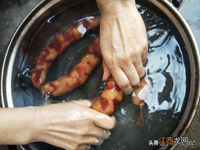 蒜苗炒腊肠怎么炒好吃 腊肠怎么炒好吃