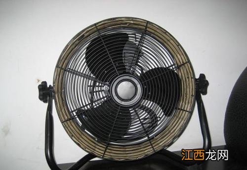 电风扇不转但听到嗡嗡声 电风扇不转了怎么回事